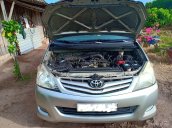 Cần bán Toyota Innova G đời 2011, màu bạc