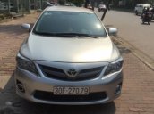 Cần bán xe Toyota Corolla altis AT 2013, màu bạc còn mới