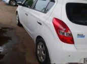 Cần bán gấp Hyundai i20 sản xuất năm 2010, màu trắng, giá tốt