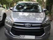 Cần bán Toyota Innova năm sản xuất 2016, màu bạc chính chủ