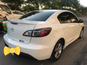 Cần bán gấp Mazda 3 năm 2010 ĐK 2011, màu trắng, giá tốt nhập khẩu