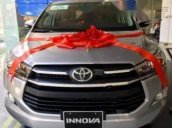 Cần bán xe Toyota Innova 2.0E sản xuất năm 2018, màu bạc