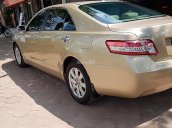 Bán xe Toyota Camry LE năm sản xuất 2010, màu vàng cát, nhập khẩu