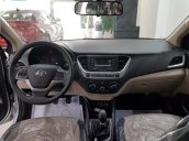 Cần bán gấp Hyundai Accent sản xuất năm 2018, màu bạc