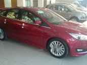 Cần bán xe Ford Focus sản xuất 2018, màu đỏ