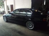 Cần bán xe BMW 3 Series 318i sản xuất 2005, màu đen như mới, giá 250tr