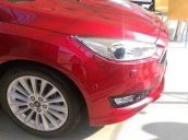 Cần bán xe Ford Focus sản xuất 2018, màu đỏ