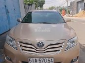 Bán Toyota Camry 2.5LE năm 2010, màu vàng, nhập khẩu 