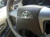 Cần bán Toyota Innova năm 2014, màu bạc số sàn