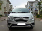 Cần bán Toyota Innova năm 2014, màu bạc số sàn