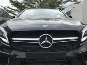 Cần bán Mercedes 2.0 Turbo AT đời 2018, màu đen