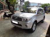 Cần bán nhanh xe Toyota Fortuner 2009 tự động máy xăng, màu bạc zin