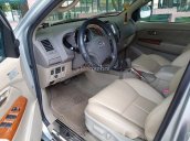 Cần bán nhanh xe Toyota Fortuner 2009 tự động máy xăng, màu bạc zin