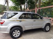 Cần bán nhanh xe Toyota Fortuner 2009 tự động máy xăng, màu bạc zin