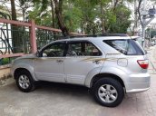 Cần bán nhanh xe Toyota Fortuner 2009 tự động máy xăng, màu bạc zin