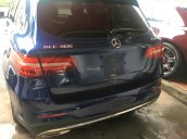 Bán xe Mercedes GLC300 sản xuất 2017, màu xanh lam