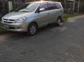 Cần bán Toyota Innova năm sản xuất 2008, màu bạc xe gia đình