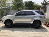 Cần bán xe Toyota Fortuner sản xuất năm 2016, màu bạc số sàn