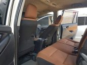 Cần bán Toyota Innova E 2.0MT, màu trắng, sản xuất 2016 (form mới)