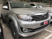 Bán xe toyota Fortuner 2.7V đời 2015, màu bạc, giá thương lượng với khách hàng có thiện chí mua xe