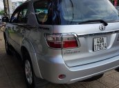 Cần bán gấp Toyota Fortuner 2.5G đời 2009, màu bạc số sàn