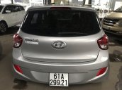 Bán Hyundai i10 1.0MT màu bạc số sàn, nhập Ấn Độ 2015, bản 5 cửa, gia đình, xe chạy 38000km