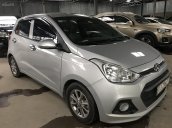 Bán Hyundai i10 1.0MT màu bạc số sàn, nhập Ấn Độ 2015, bản 5 cửa, gia đình, xe chạy 38000km