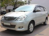 Cần bán Toyota Innova AT đời 2008, màu bạc, xe còn mới cứng