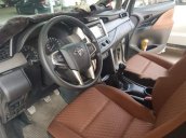 Cần bán Toyota Innova E 2.0MT, màu trắng, sản xuất 2016 (form mới)