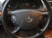 Cần bán gấp Mercedes sản xuất năm 2002, xe như mới