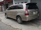 Cần bán xe Toyota Innova 2.0E đời 2013, màu vàng, giá 510tr