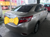 Bán xe Toyota Vios sản xuất 2017, màu vàng, giá tốt