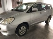 Cần bán Toyota Innova đời 2010, màu bạc, xe gia đình