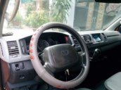 Cần bán gấp Toyota Hiace 2010 số sàn, màu cam