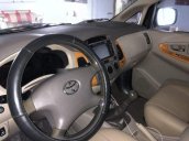 Cần bán Toyota Innova đời 2010, màu bạc, xe gia đình