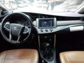 Cần bán lại xe Toyota Innova đời 2017, màu nâu vàng  