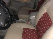 Cần bán Toyota Innova đời 2010, màu bạc, xe gia đình