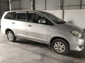 Cần bán Toyota Innova đời 2010, màu bạc, xe gia đình