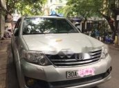 Bán xe Toyota Fortuner V AT năm 2015, màu bạc, chính chủ, giá tốt