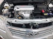 Cần bán xe Toyota Camry 2010 màu bạc, tự động 2.4G full option