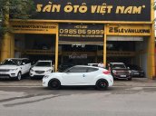 Cần bán Hyundai Veloster 1.6 AT 2011, màu trắng, nhập khẩu nguyên chiếc