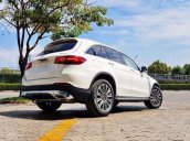 Bán xe Mercedes GLC 250 4Matic 2018 trắng, giá tốt, giao xe ngay