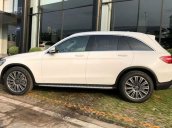 Bán xe Mercedes GLC 250 4Matic 2018 trắng, giá tốt, giao xe ngay