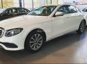 Bán xe Mercedes E200 màu trắng, giá tốt, giao xe ngay