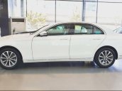 Bán xe Mercedes E200 màu trắng, giá tốt, giao xe ngay