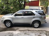 Cần bán Fortuner 2010, số tự động, máy xăng, màu bạc