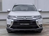 Cần bán Mitsubishi Outlander 2.0 CVT Premium đời 2018, màu trắng, giá tốt