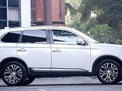 Cần bán Mitsubishi Outlander 2.0 CVT Premium đời 2018, màu trắng, giá tốt