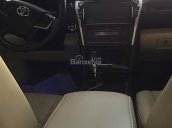 Bán Toyota Camry 2.0E năm 2015, màu đen như mới