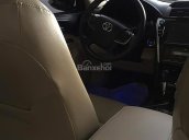 Bán Toyota Camry 2.0E năm 2015, màu đen như mới